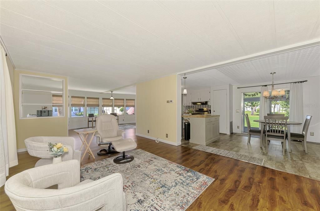 For Sale: $169,900 (2 beds, 2 baths, 1344 Square Feet)