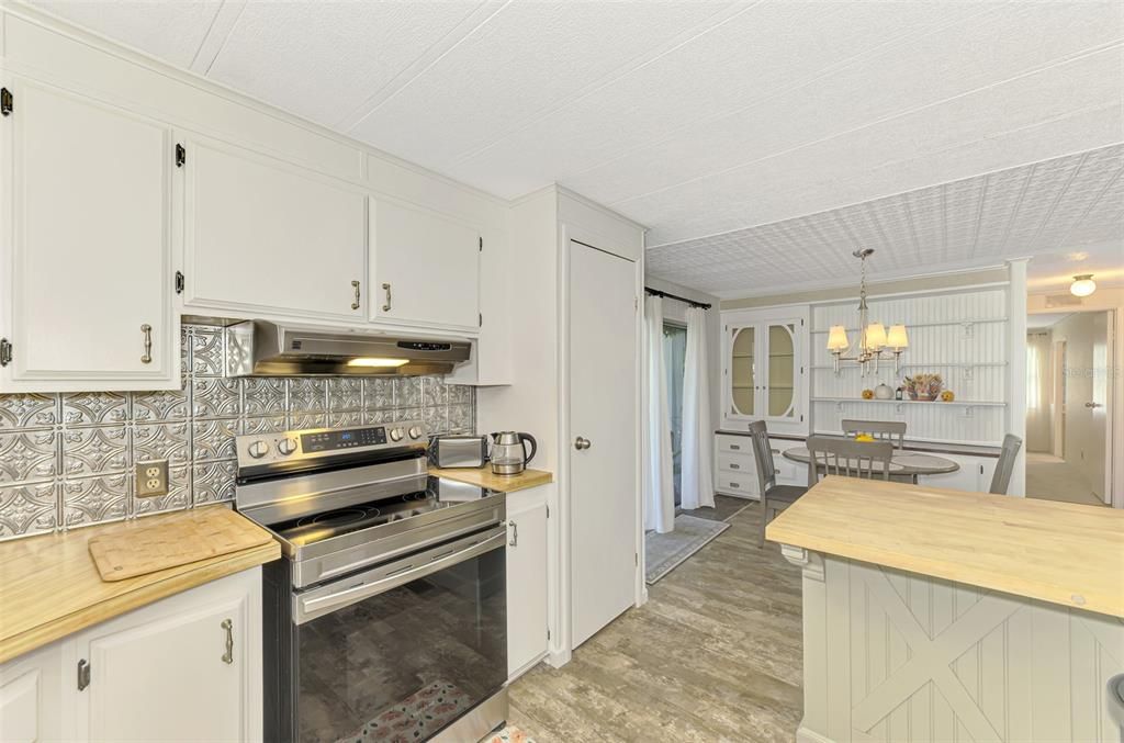 For Sale: $169,900 (2 beds, 2 baths, 1344 Square Feet)