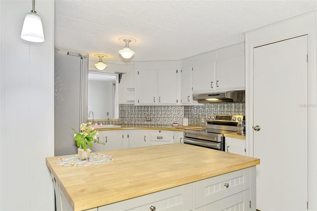 For Sale: $169,900 (2 beds, 2 baths, 1344 Square Feet)