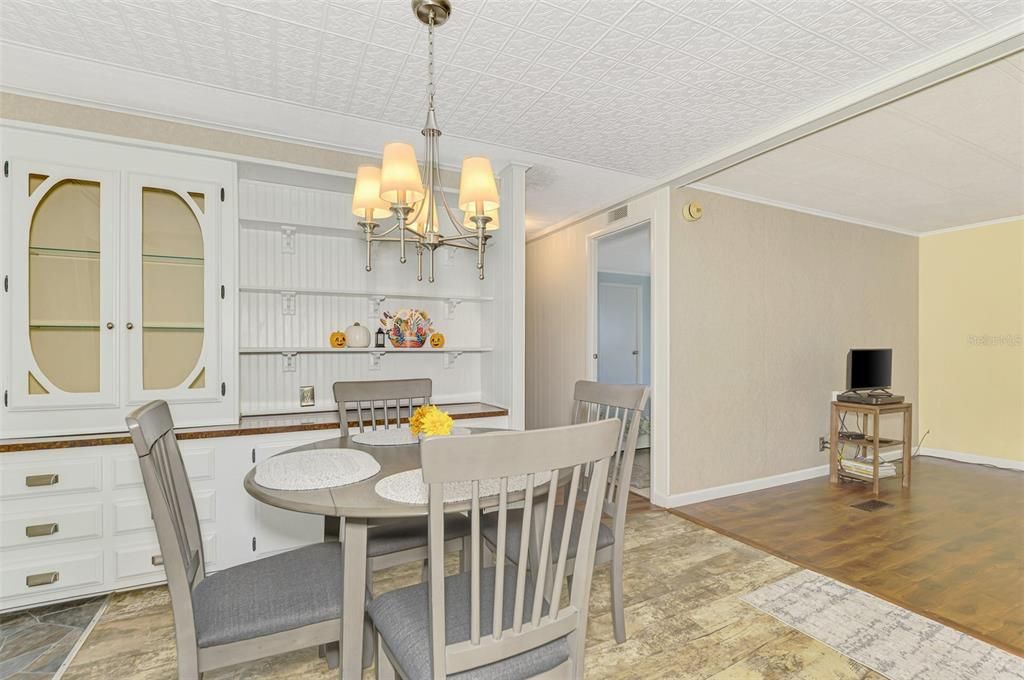 For Sale: $169,900 (2 beds, 2 baths, 1344 Square Feet)