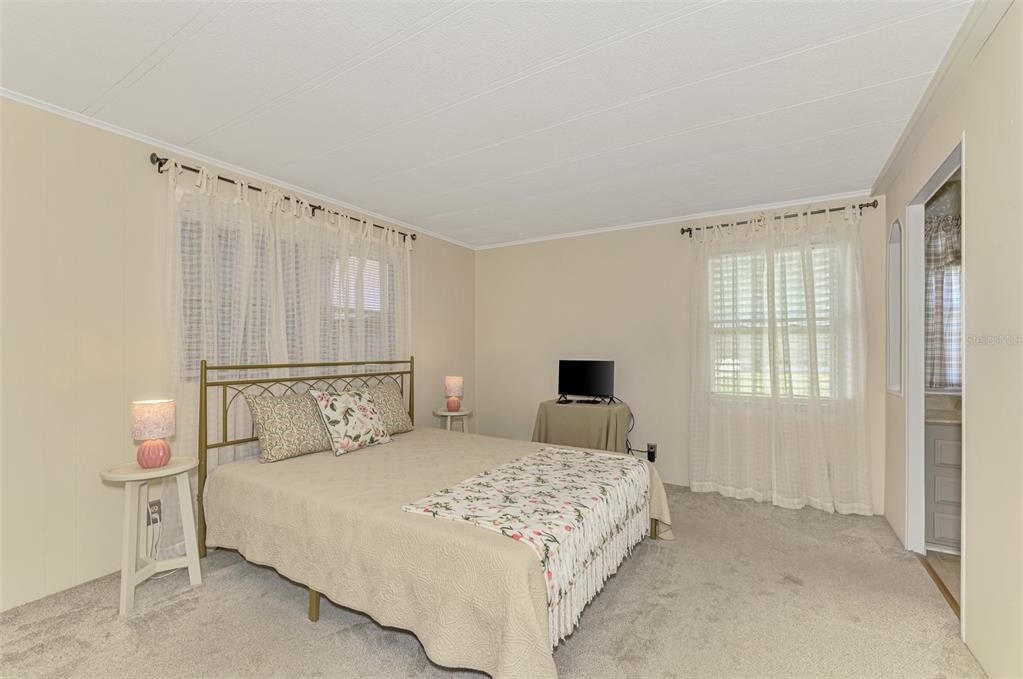 For Sale: $169,900 (2 beds, 2 baths, 1344 Square Feet)