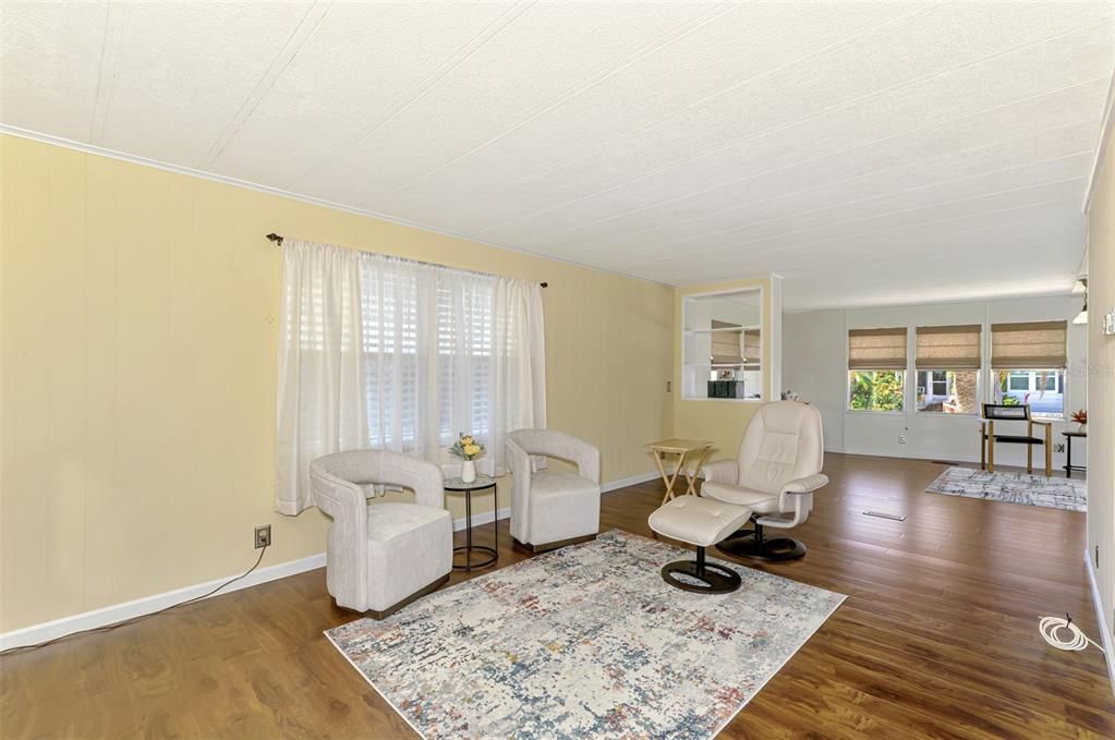 For Sale: $169,900 (2 beds, 2 baths, 1344 Square Feet)