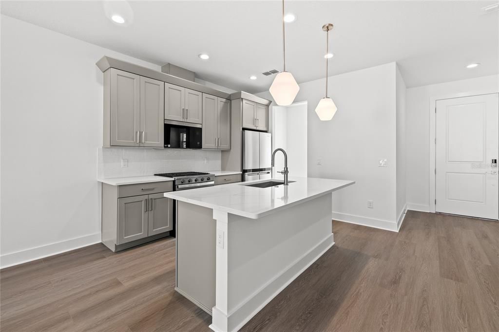 For Rent: $2,550 (3 beds, 2 baths, 1837 Square Feet)