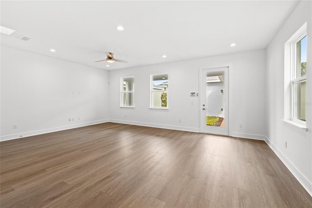 For Rent: $2,550 (3 beds, 2 baths, 1837 Square Feet)