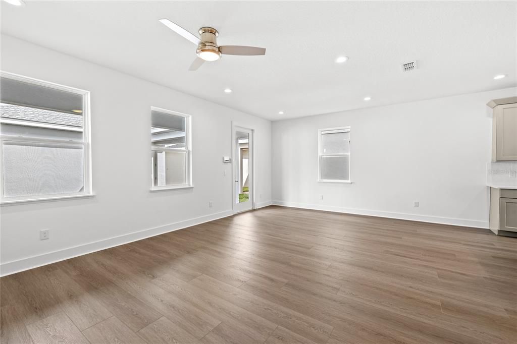 For Rent: $2,550 (3 beds, 2 baths, 1837 Square Feet)