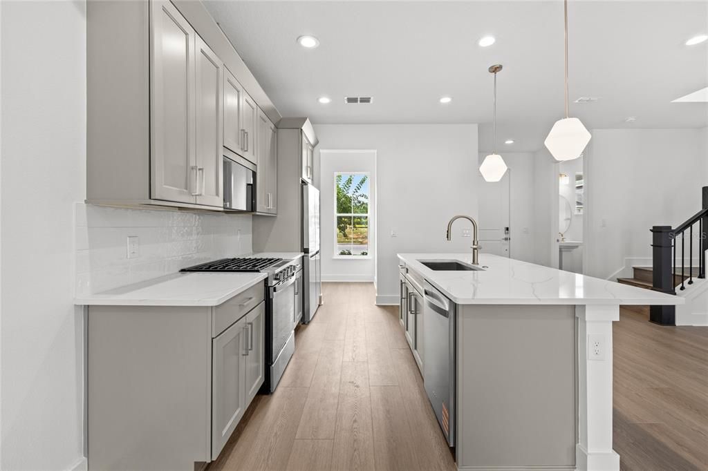 For Rent: $2,550 (3 beds, 2 baths, 1837 Square Feet)