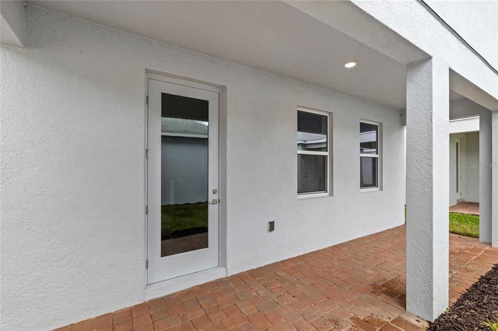 For Rent: $2,550 (3 beds, 2 baths, 1837 Square Feet)