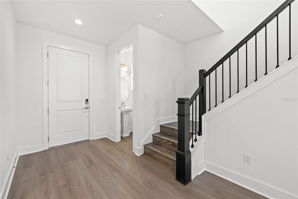 For Rent: $2,550 (3 beds, 2 baths, 1837 Square Feet)