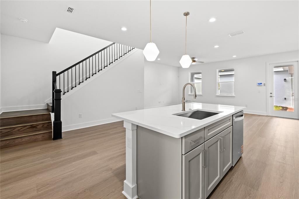 For Rent: $2,550 (3 beds, 2 baths, 1837 Square Feet)