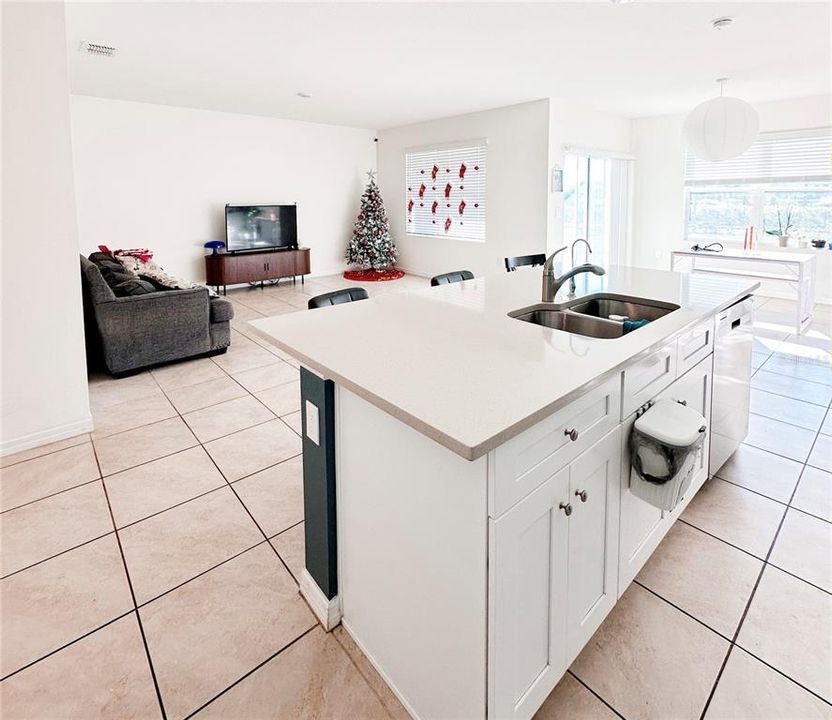 待售: $325,000 (3 贝兹, 2 浴室, 1690 平方英尺)