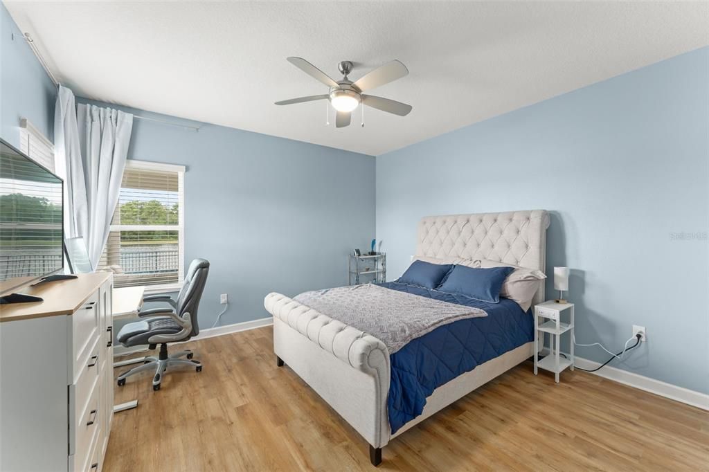 合同活跃: $930,000 (5 贝兹, 3 浴室, 3979 平方英尺)