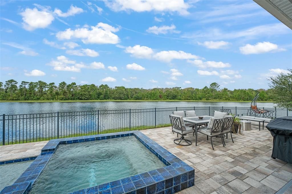 合同活跃: $930,000 (5 贝兹, 3 浴室, 3979 平方英尺)