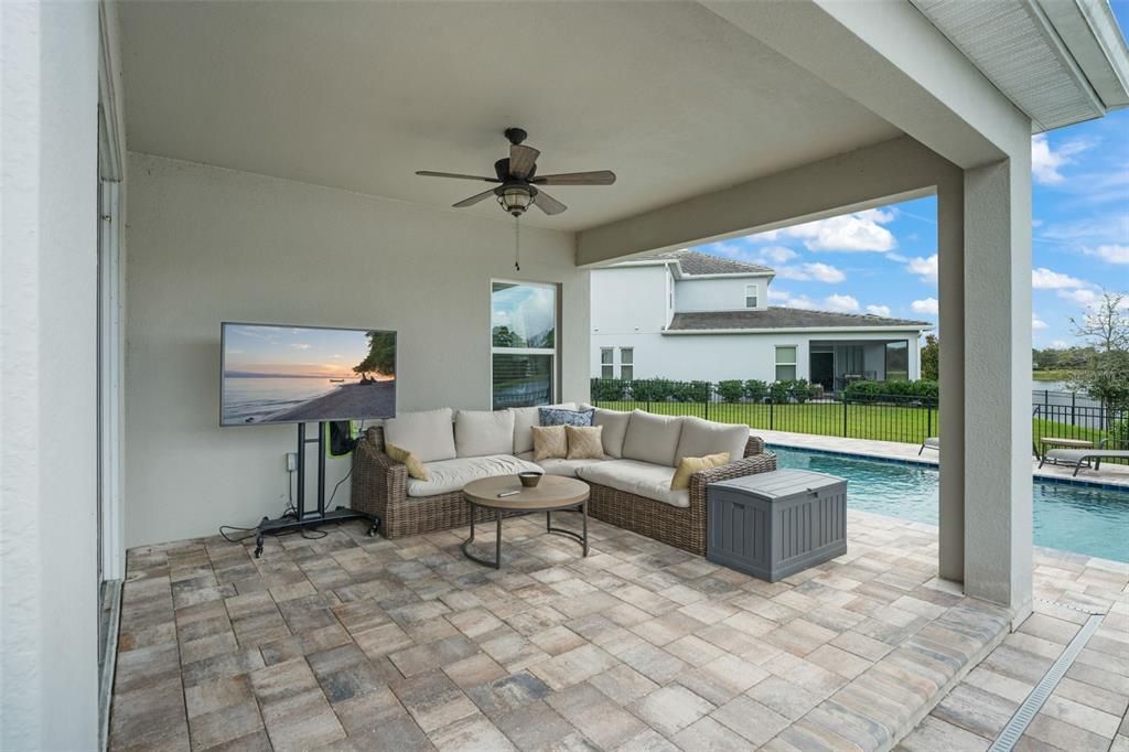 合同活跃: $930,000 (5 贝兹, 3 浴室, 3979 平方英尺)