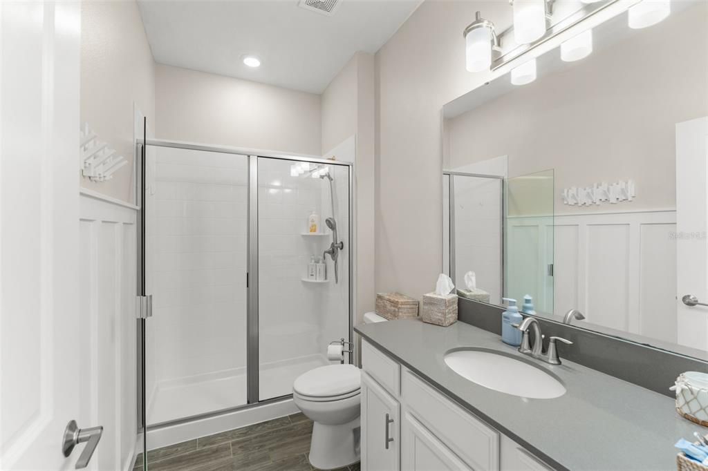 合同活跃: $930,000 (5 贝兹, 3 浴室, 3979 平方英尺)