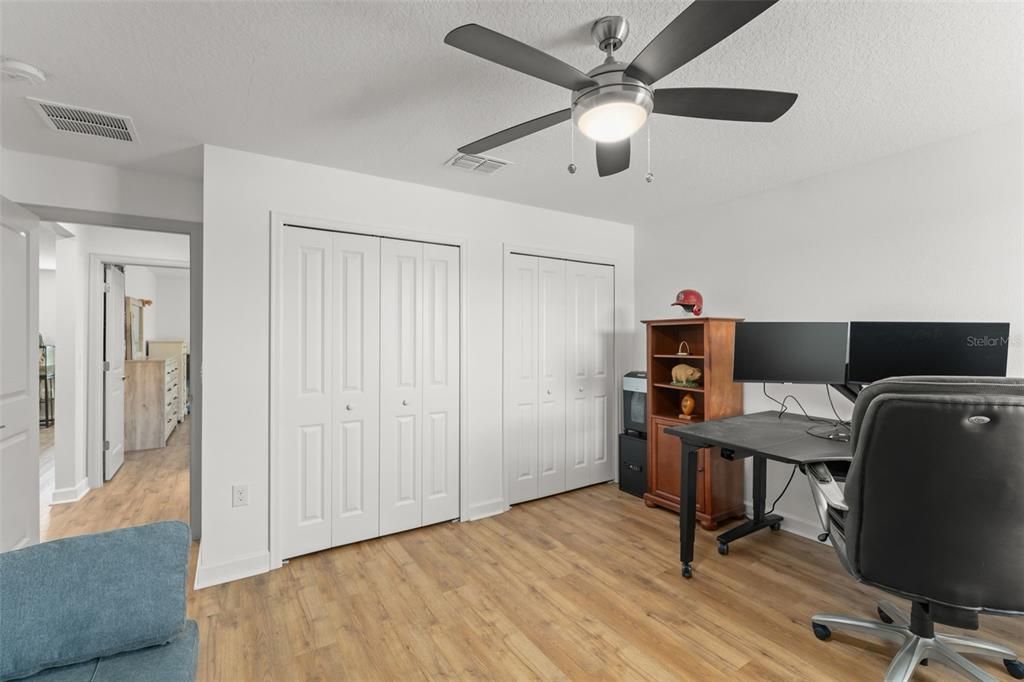 合同活跃: $930,000 (5 贝兹, 3 浴室, 3979 平方英尺)