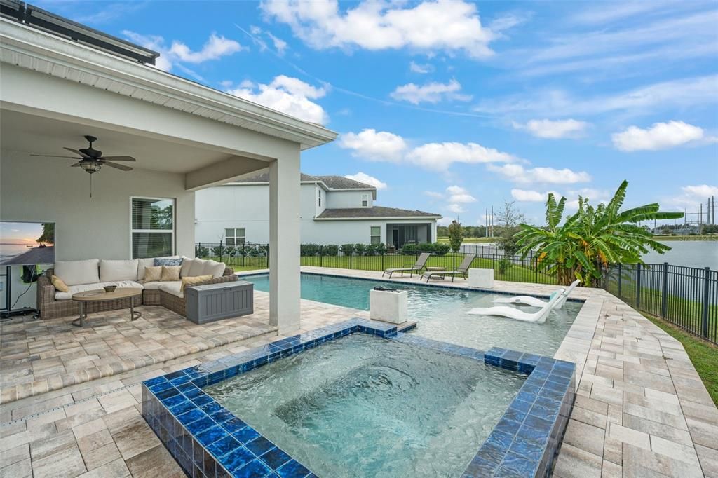 合同活跃: $930,000 (5 贝兹, 3 浴室, 3979 平方英尺)