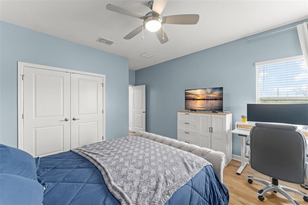 合同活跃: $930,000 (5 贝兹, 3 浴室, 3979 平方英尺)