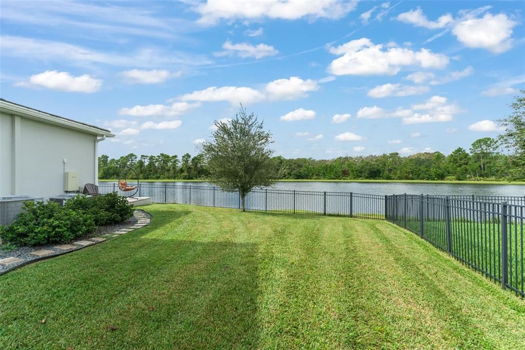 合同活跃: $930,000 (5 贝兹, 3 浴室, 3979 平方英尺)