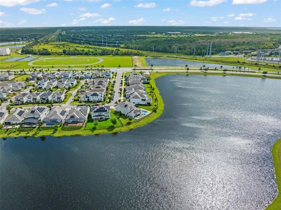 合同活跃: $930,000 (5 贝兹, 3 浴室, 3979 平方英尺)