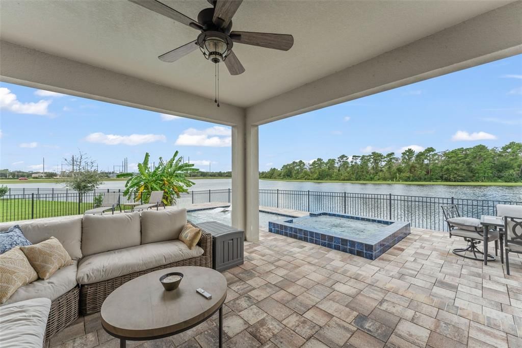 合同活跃: $930,000 (5 贝兹, 3 浴室, 3979 平方英尺)