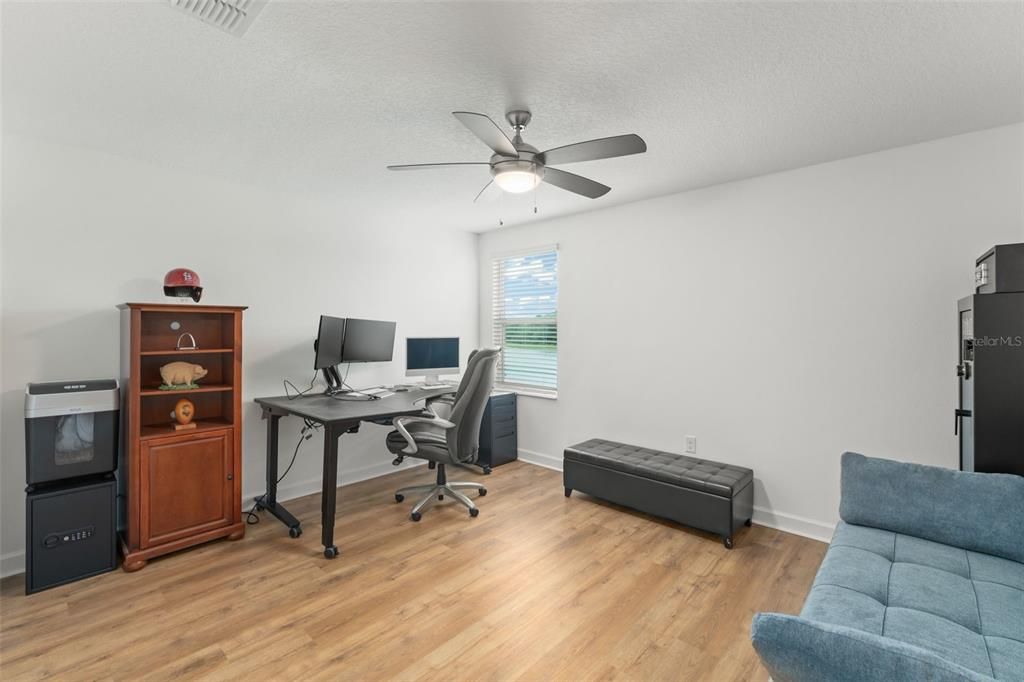 合同活跃: $930,000 (5 贝兹, 3 浴室, 3979 平方英尺)