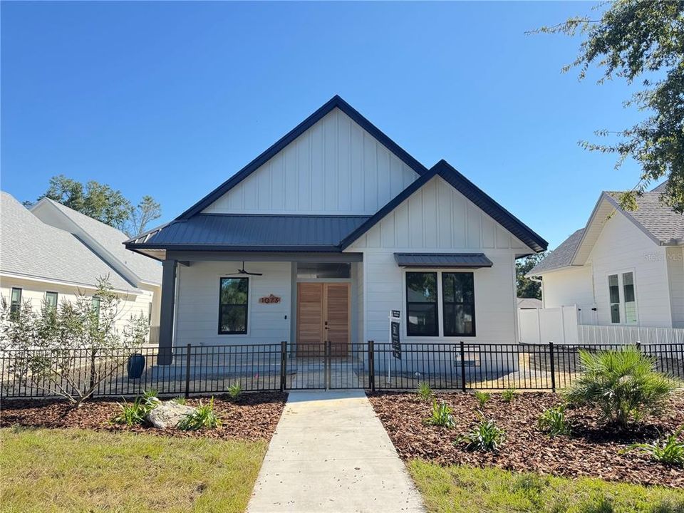 Recently Sold: $884,029 (4 beds, 4 baths, 2318 Square Feet)