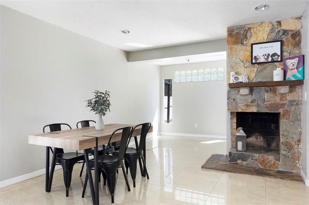 合同活跃: $479,000 (3 贝兹, 2 浴室, 1777 平方英尺)