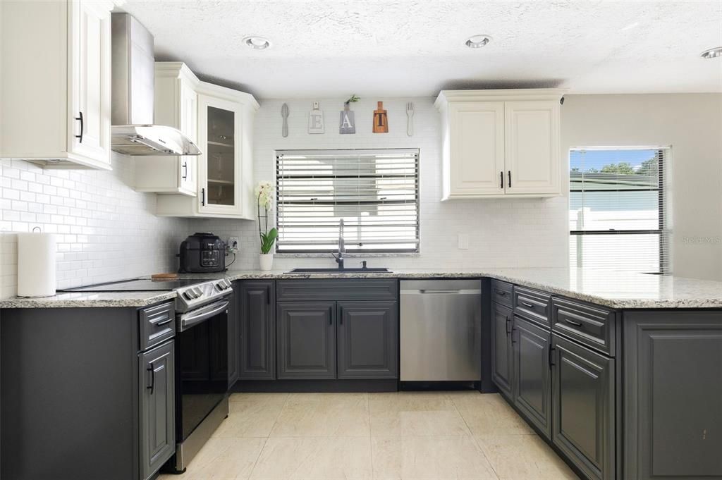 合同活跃: $479,000 (3 贝兹, 2 浴室, 1777 平方英尺)