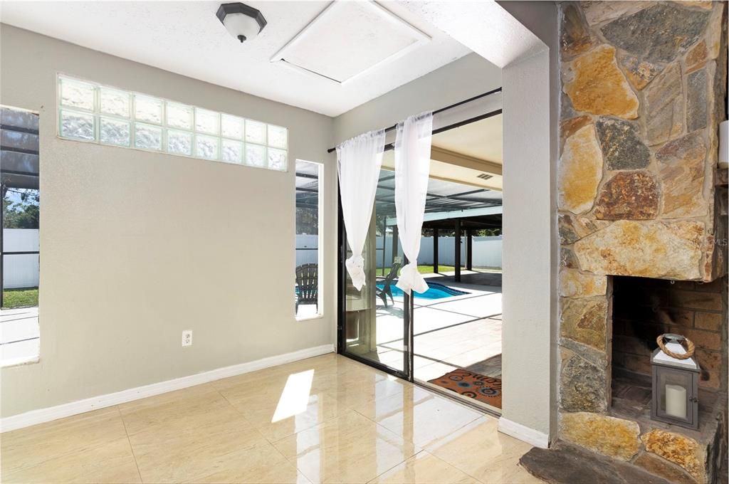 合同活跃: $479,000 (3 贝兹, 2 浴室, 1777 平方英尺)