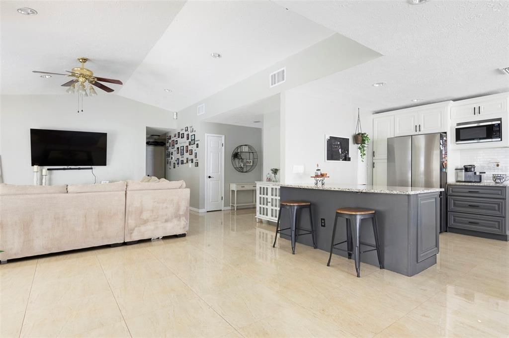 合同活跃: $479,000 (3 贝兹, 2 浴室, 1777 平方英尺)