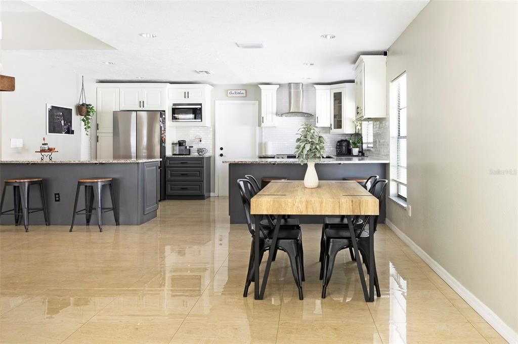 合同活跃: $479,000 (3 贝兹, 2 浴室, 1777 平方英尺)