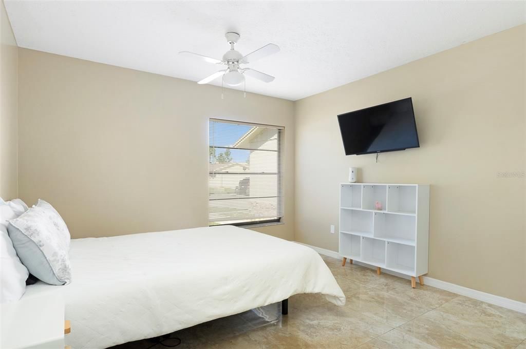 合同活跃: $479,000 (3 贝兹, 2 浴室, 1777 平方英尺)