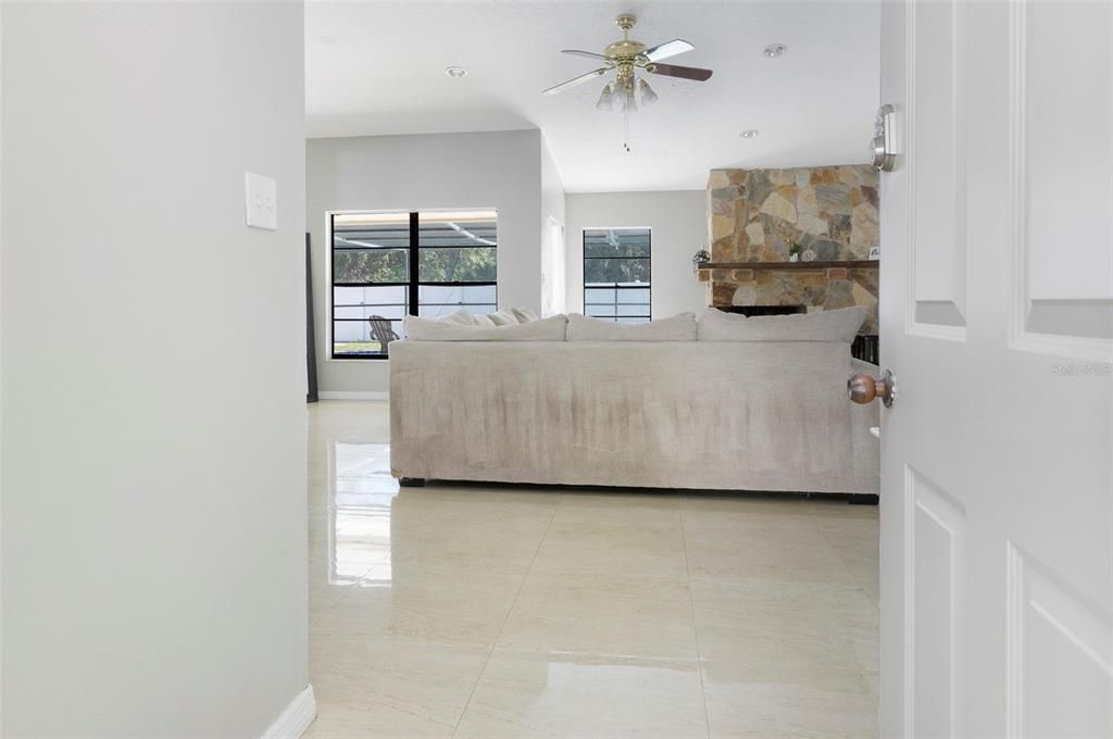 合同活跃: $479,000 (3 贝兹, 2 浴室, 1777 平方英尺)