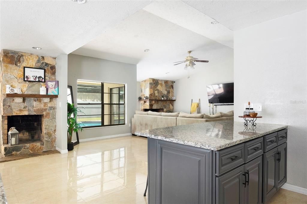 合同活跃: $479,000 (3 贝兹, 2 浴室, 1777 平方英尺)