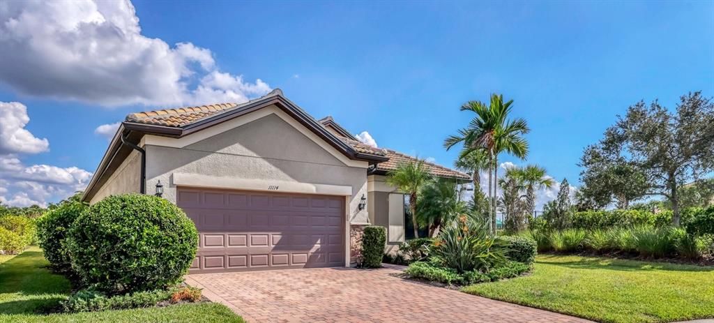 Active With Contract: $710,000 (4 beds, 2 baths, 2166 Square Feet)