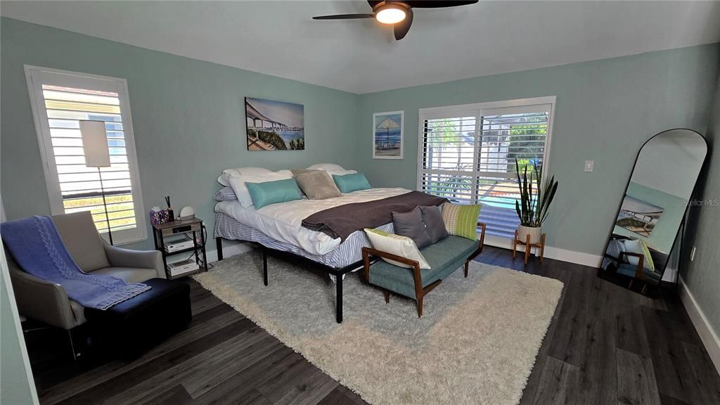 合同活跃: $660,000 (4 贝兹, 2 浴室, 2388 平方英尺)