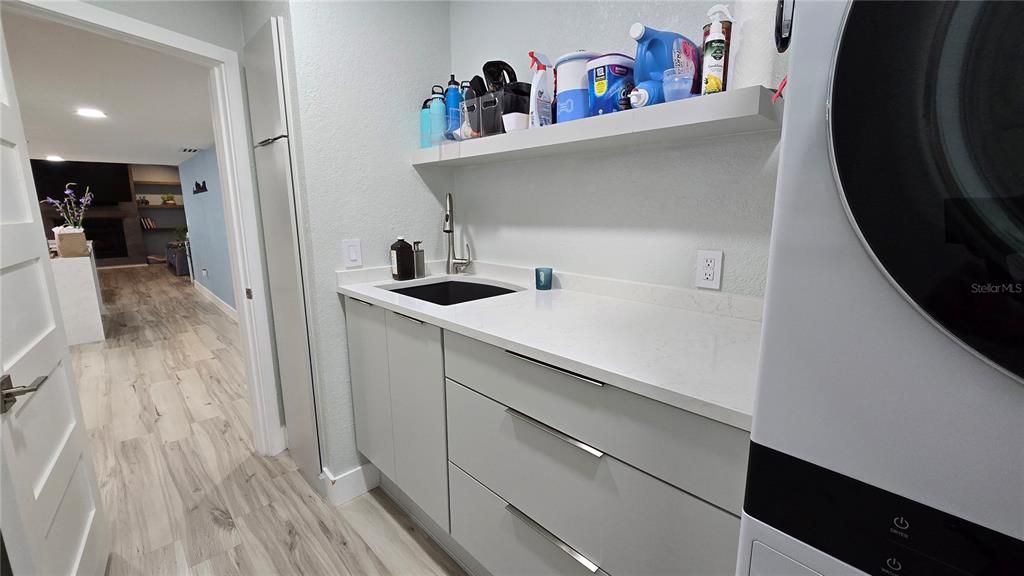 合同活跃: $660,000 (4 贝兹, 2 浴室, 2388 平方英尺)