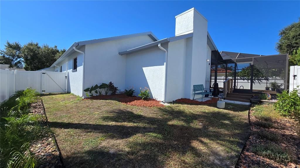 合同活跃: $660,000 (4 贝兹, 2 浴室, 2388 平方英尺)