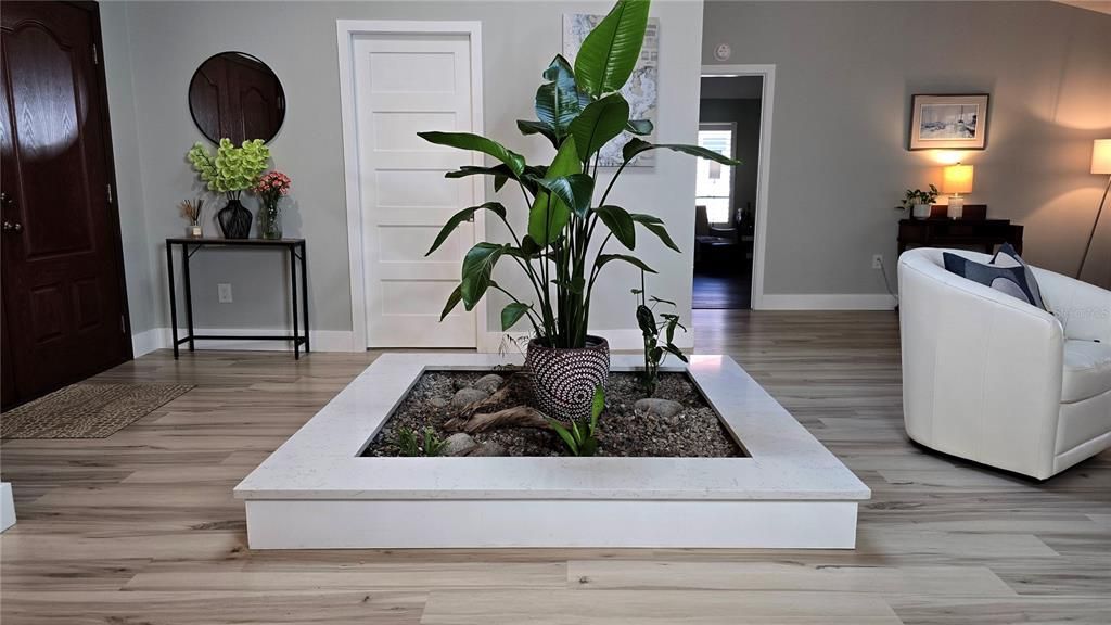 合同活跃: $660,000 (4 贝兹, 2 浴室, 2388 平方英尺)