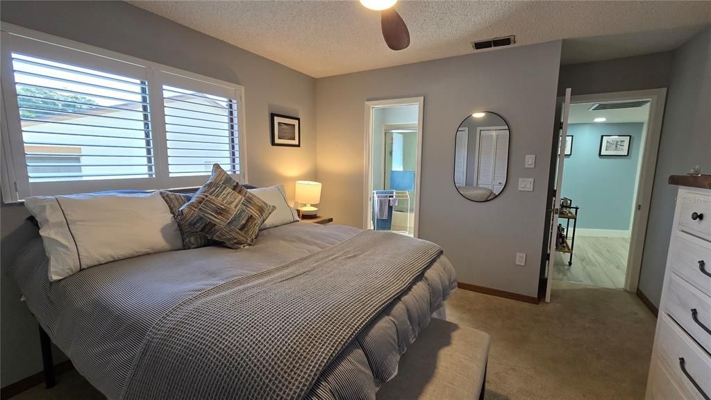 合同活跃: $660,000 (4 贝兹, 2 浴室, 2388 平方英尺)