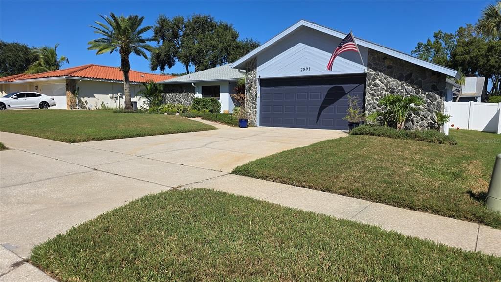 合同活跃: $660,000 (4 贝兹, 2 浴室, 2388 平方英尺)