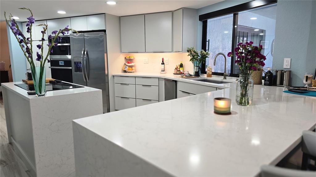 合同活跃: $660,000 (4 贝兹, 2 浴室, 2388 平方英尺)