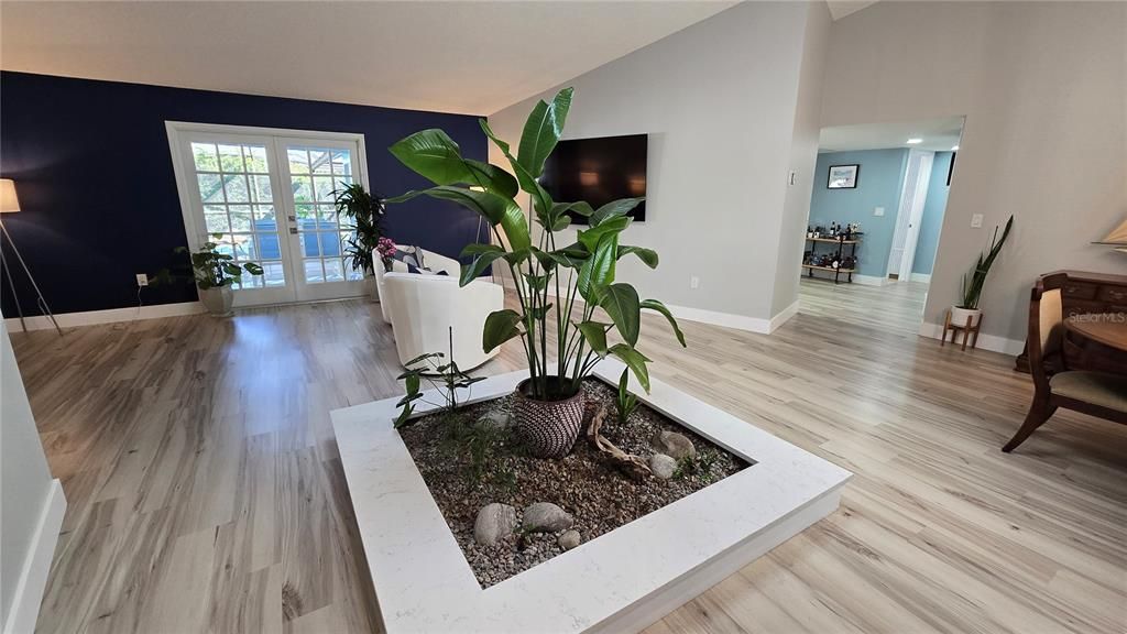 合同活跃: $660,000 (4 贝兹, 2 浴室, 2388 平方英尺)