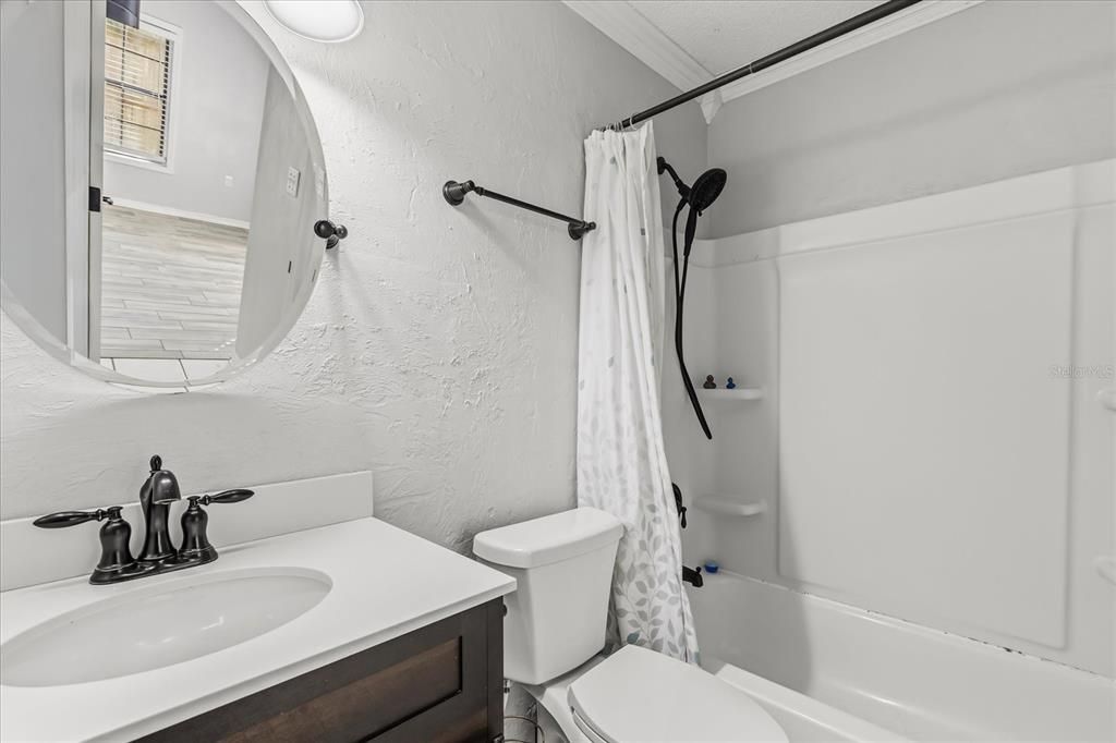 合同活跃: $269,000 (3 贝兹, 2 浴室, 1356 平方英尺)