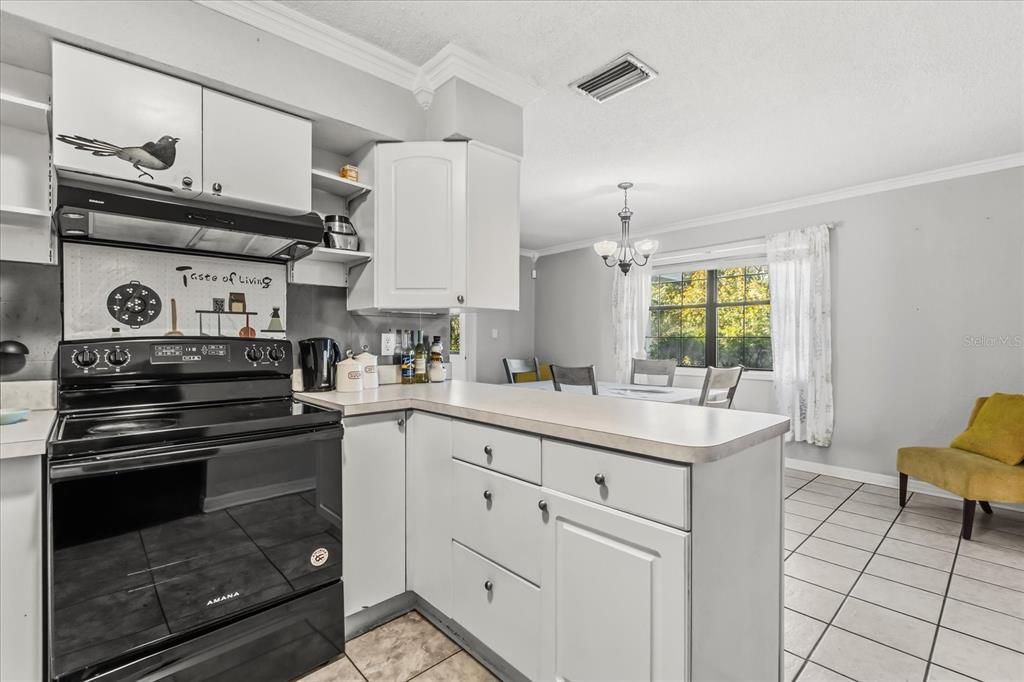 合同活跃: $269,000 (3 贝兹, 2 浴室, 1356 平方英尺)