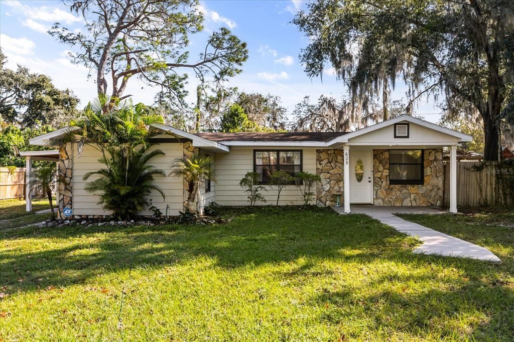 合同活跃: $269,000 (3 贝兹, 2 浴室, 1356 平方英尺)