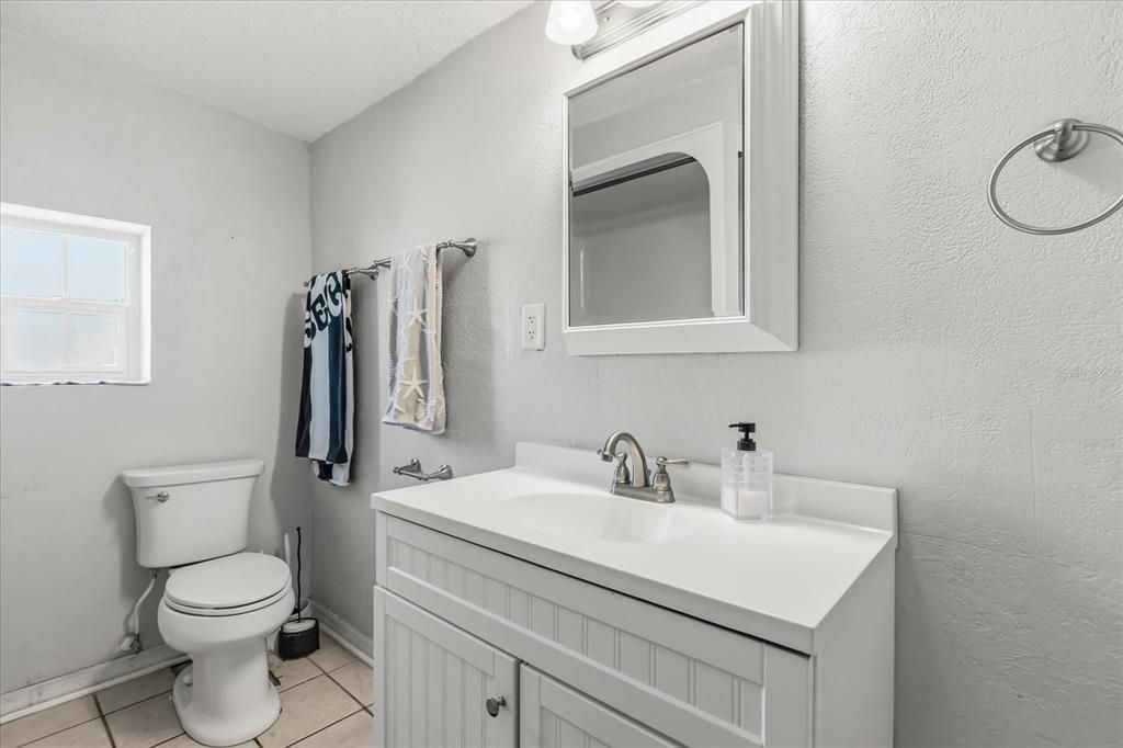 合同活跃: $269,000 (3 贝兹, 2 浴室, 1356 平方英尺)