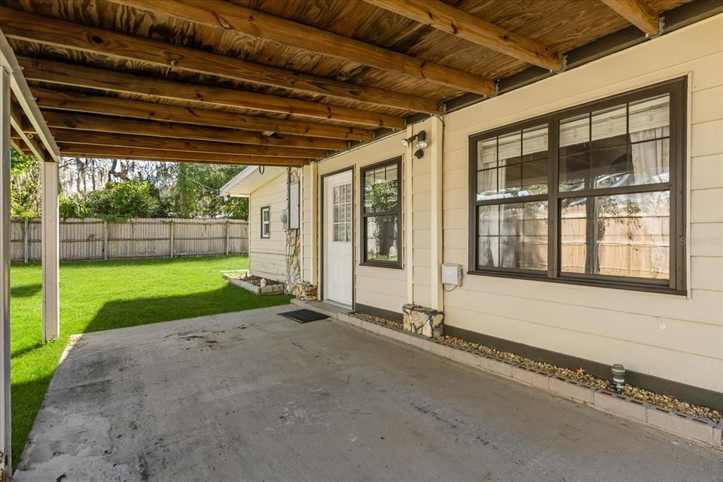 合同活跃: $269,000 (3 贝兹, 2 浴室, 1356 平方英尺)