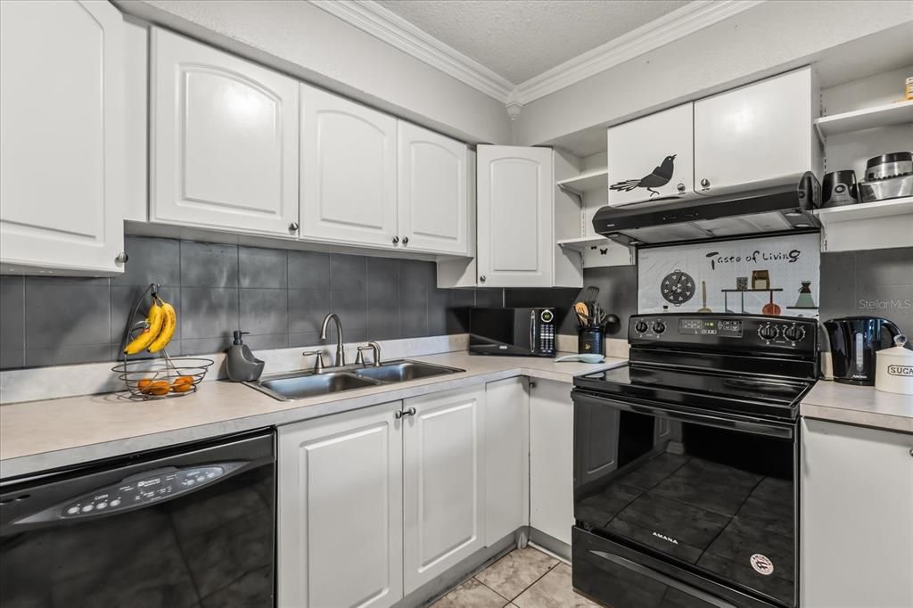 合同活跃: $269,000 (3 贝兹, 2 浴室, 1356 平方英尺)