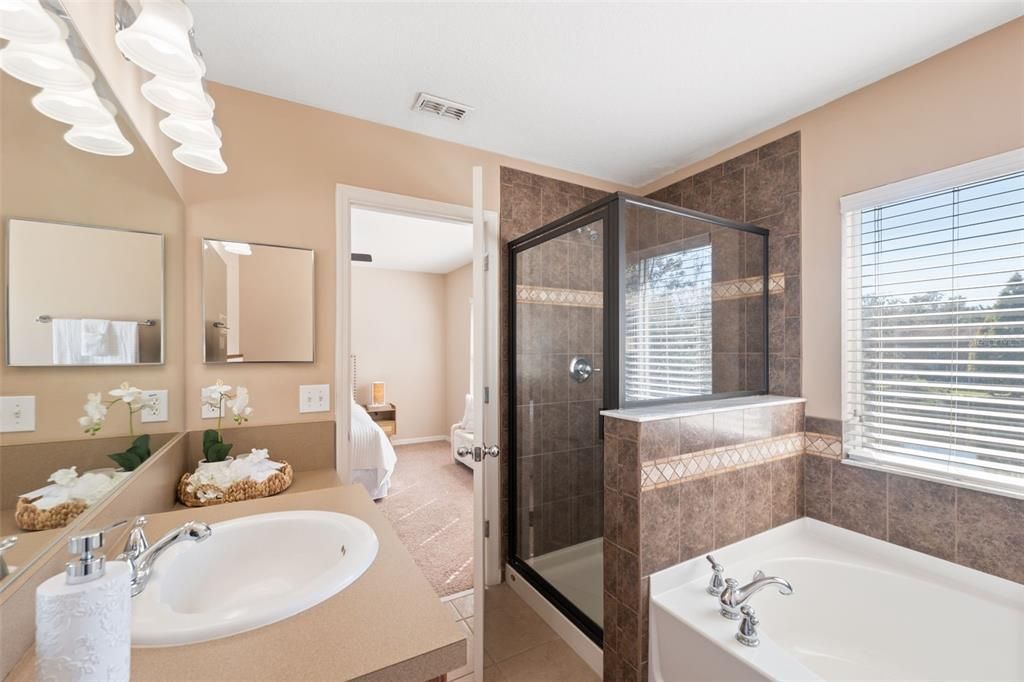 En Venta: $215,000 (2 camas, 2 baños, 1386 Pies cuadrados)